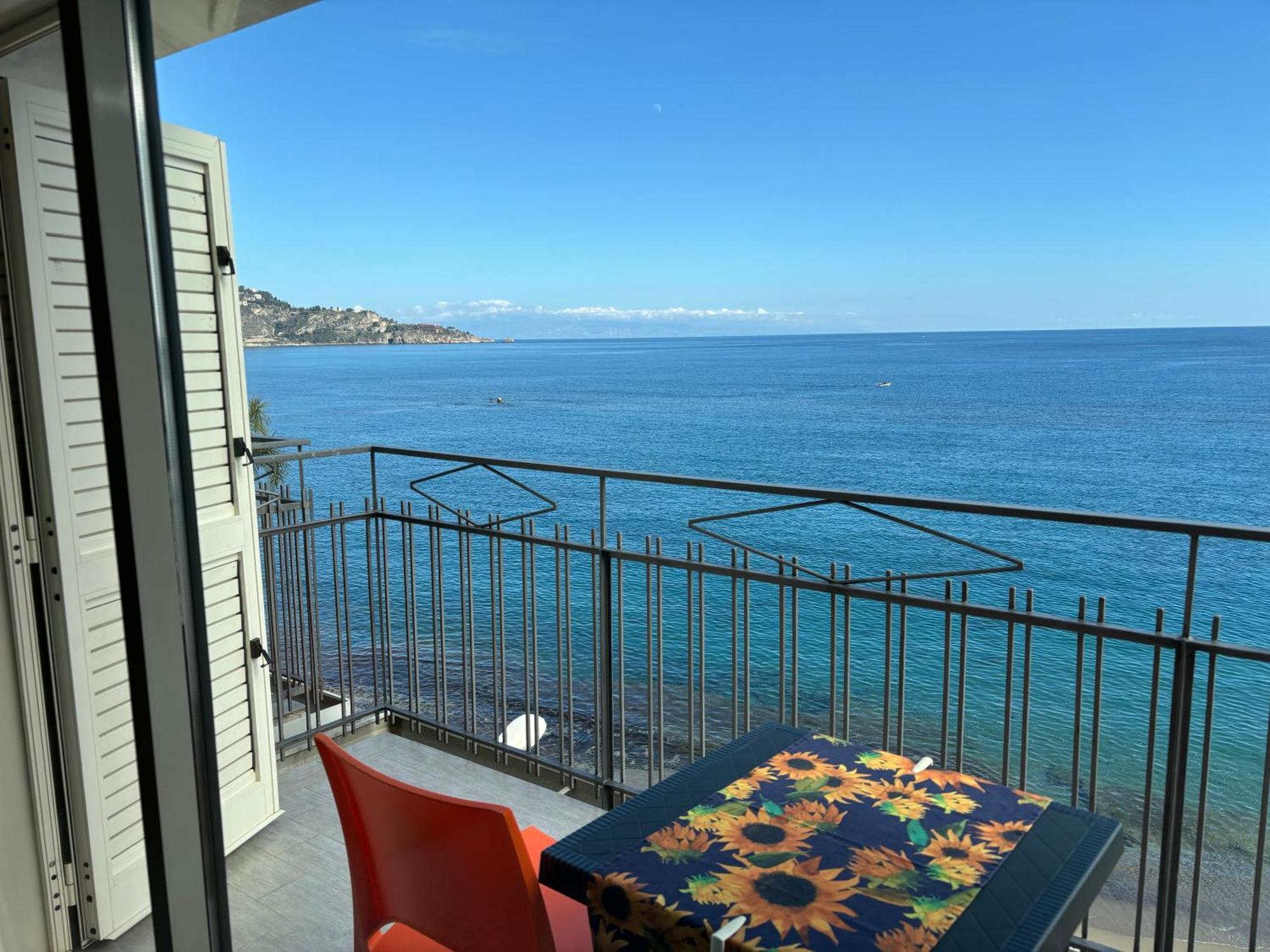La Mansarda Apartment Giardini Naxos Exterior photo